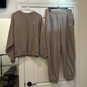 Alo Yoga Accolade Set in Gravel